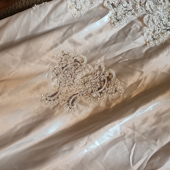 Vtg Victorian Wedding gown absolutely stunning with long train sold as is due to - Picture 9 of 13